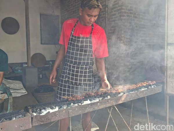 Menikmati Sate Kambing Sor Nongko, Kuliner Legendaris Nganjuk