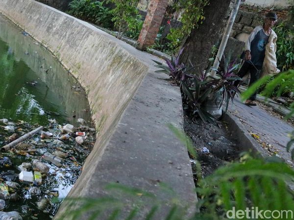 Situ Pladen Depok Kotor dan Tak Terawat, Warga Prihatin