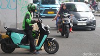 Tak Kapok-kapok Pemotor Lawan Arah di Kebayoran Lama
