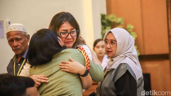 Tangis Keluarga Pecah di Sidang Pembunuhan Kacab BRI Cempaka Putih