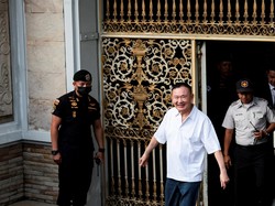 Video: Gaya Eks PM Thailand Thaksin Shinawatra Bebas dari Penjara