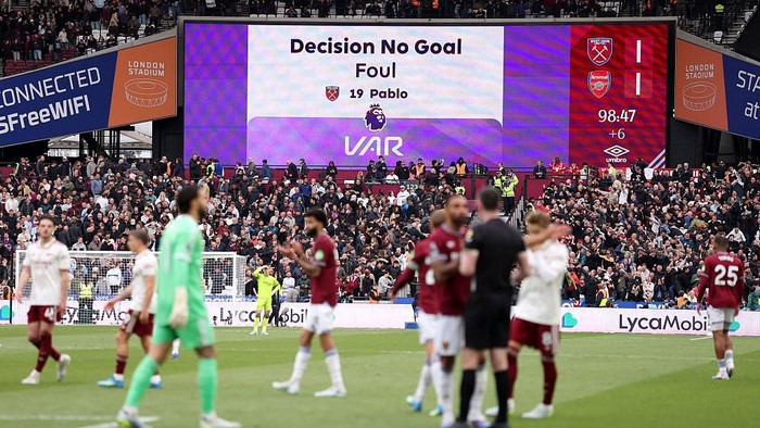 LONDON, ENGLAND - MAY 10: The LED board displays the VAR decision that disallowed the goal scored by Callum Wilson of West Ham United, after Pablo of West Ham United fouled David Raya of Arsenal during the Premier League match between West Ham United