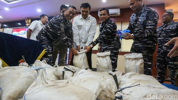 Aparat Gagalkan Pengiriman 16 Ton Pasir Timah Ilegal di Kepri