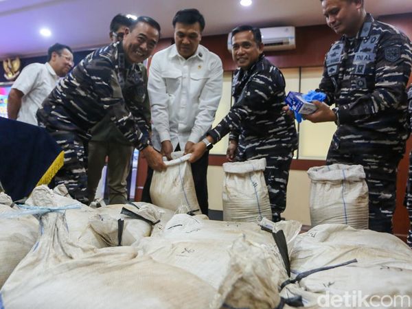 Aparat Gagalkan Pengiriman 16 Ton Pasir Timah Ilegal di Kepri
