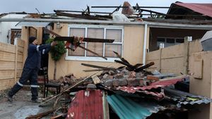 Badai Hebat Terjang Cape Town, Satu Orang Tewas