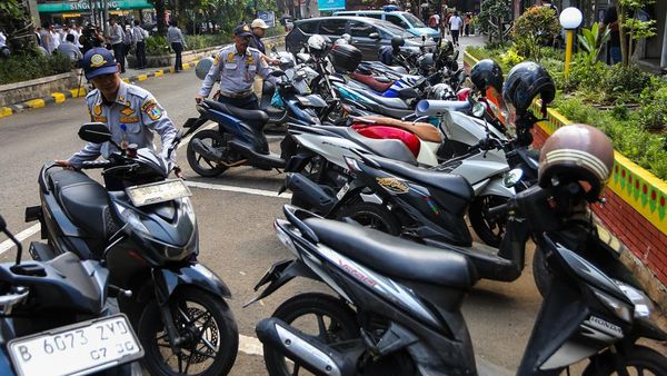 Bermasalah Terkait Izin dan Pajak, Parkir Blok M Hasilkan Rp100 Juta per Hari