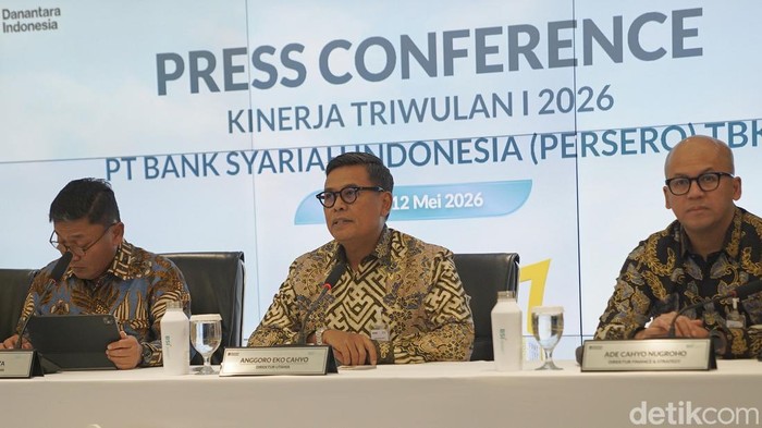 BSI Cetak Laba Rp 2,2 T di Kuartal I-2026 Direktur Utama BSI Anggoro Eko Cahyo dan Wakil Direktur Utama Bob T.Ananta memberikan keterangan pers di Jakarta, Selasa (12/5/2026). Kinerja Triwulan I Tahun 2026 PT Bank Syariah Indonesia (Persero) Tbk (BSI) mencetak untung bersih Rp2,2 triliun naik 17,1 % (YOY) didorong peningkatan Tabungan nan tumbuh 20,18% (YOY) tertinggi di industri.