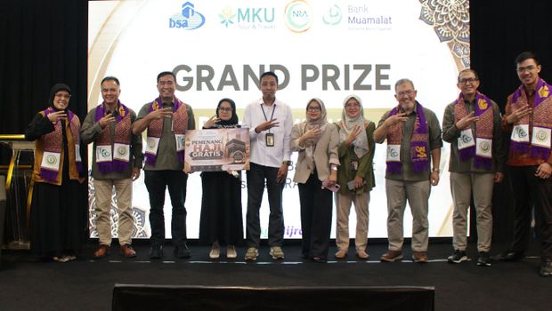 Dok: NRA Group Para pemenang hadiah haji dan umroh gratis. Foto Dok: NRA Group