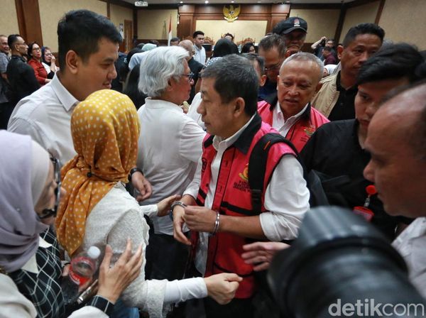 Hakim Jatuhkan Vonis 6 Tahun untuk Eks Dirut Pertamina Patra Niaga