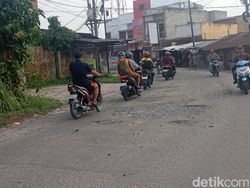 Warga Keluhkan Jalan Sei Mencirim Rusak Belum Diperbaiki Sejak Banjir