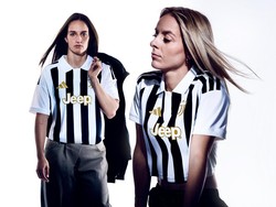Juventus juga membuat jersey dengan motif crop khusus wanita. Bianconeri berharap jersey musim ini juga bisa digunakan sebagai fesyen. (Foto: dok. Juventus)