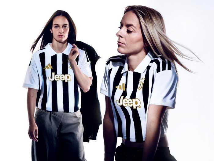 Juventus telah meluncurkan jersey kandang untuk musim 2026/2027. Bianconeri memberikan nuansa emas di logo klub.