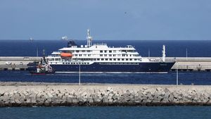 Kapal Pesiar Terdampak Hantavirus Melanjutkan Pelayaran ke Belanda
