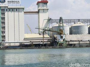 Kebakaran Hanguskan Mesin Pabrik di Pelabuhan Tanjung Emas Semarang