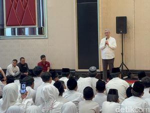 Trans Luxury Hotel Surabaya CSR Bareng 125 Anak Yatim Menuju Soft Opening