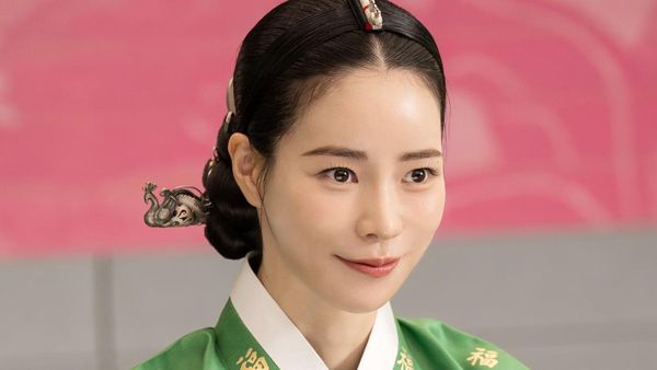 Gaya Lim Ji Yeon Pakai Hanbok Modern di My Royal Nemesis, Bikin Kepincut