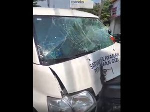 Video Mobil MBG Tabrak Lapak Pedagang di Bekasi Timur