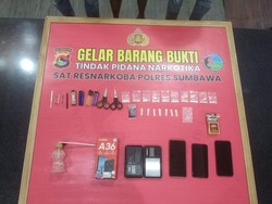 Petani di Sumbawa Nyambi Pengedar Sabu, Rumahnya Jadi Lokasi Transaksi