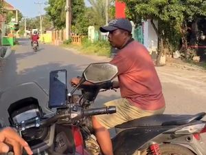 Video: Viral Driver Ojol-Turis China Diintimidasi Sopir Angkot di Probolinggo