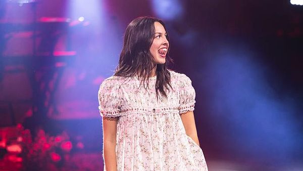 5 Potret Olivia Rodrigo Pakai Gaun Babydoll, Dikritik Terlalu Kekanakan