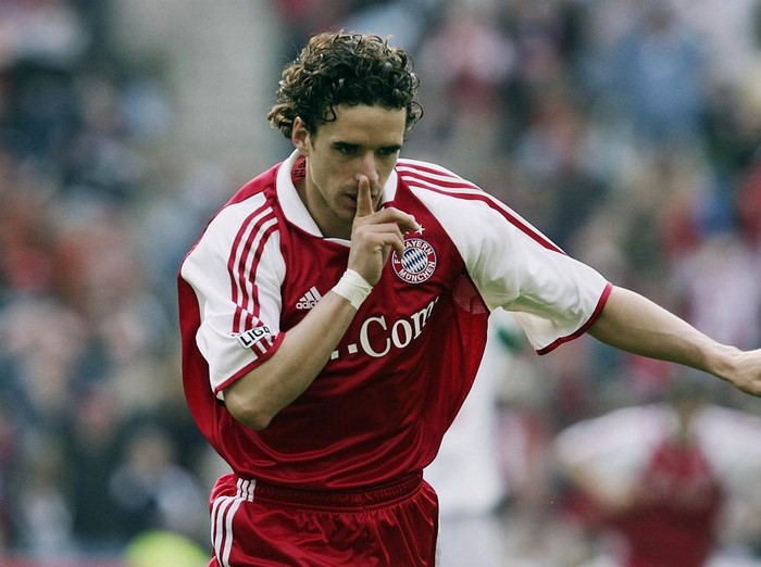 HANNOVER, GERMANY - APRIL 16:  1. Bundesliga 04/05, Hannover, 16.04.05; Hannover 96 - FC Bayern Muenchen; Owen HARGREAVES/Bayern ueber das 1:0  (Photo by Christian Fischer/Bongarts/Getty Images)