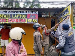 25 Lapak PKL di Tamalanrea Makassar Dibongkar Usai 10 Tahun Kuasai Fasum