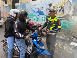 Nekat Lawan Arus, Pemotor di Nganjuk Ditindak ETLE Handheld