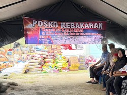 Ratusan Kilogram Logistik Disalurkan untuk Korban Kebakaran 1 Ilir Palembang