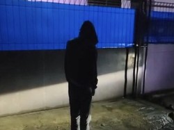 Viral Pria Misterius Mematung Berjam-jam di Sukabumi