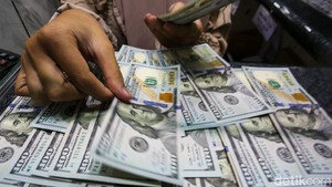 Pedagang Mulai Waswas Dolar Makin Ngamuk, Untung Menipis