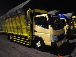 Kapal Diterjang Gelombang Tinggi di Selat Bali, 5 Truk Saling Senggol