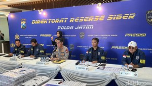 Modus Tersangka Palsukan-Terbitkan SIM Card Ilegal yang Diungkap Polda Jatim