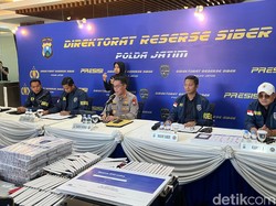 Modus Tersangka Palsukan-Terbitkan SIM Card Ilegal yang Diungkap Polda Jatim