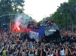 Video Parade Bus Barcelona Rayakan Gelar LaLiga ke-29