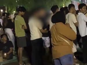 Pria Viral Berpelukan di Konser Parepare Buka Suara: Kami Teman Serasa Saudara