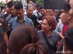 Sidang Pembunuhan Mahasiswi Unram Ricuh, Keluarga Korban Protes Tim Hotman