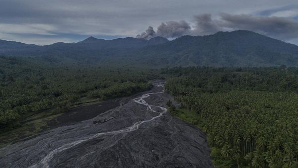 Jalur Pendakian Gunung Dukono Ditutup Usai Erupsi Mematikan