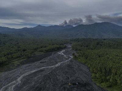 Jalur Pendakian Gunung Dukono Ditutup Usai Erupsi Mematikan