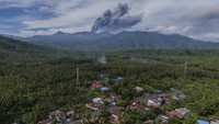 Lalai Penyedia Jasa Open Trip Nekat Mendaki Gunung Dukono Berstatus Waspada