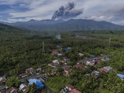 Lalai Penyedia Jasa Open Trip Nekat Mendaki Gunung Dukono Berstatus Waspada