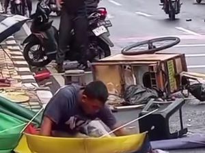 Video: Heboh Pria Ngamuk Acak-acak Gerobak Pedagang di Kalibata Diduga Kesurupan