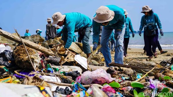 Aksi Bersih Pantai di Pandeglang Dorong Pengelolaan Sampah Berkelanjutan