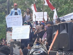 Massa Geruduk Polresta Pati, Desak Usut Kasus Pengeroyokan-Tambang Ilegal