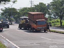 Dishub Duga Truk Terguling di SPBU Silayur Semarang Faktor Human Error