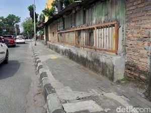 Lubang-lubang di Trotoar Jalan Perintis Kemerdekaan Sudah Diperbaiki