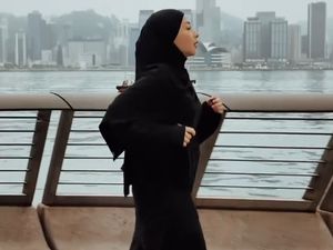 Ide OOTD Hijab untuk Lari ala Nikita Willy, Longgar dan Sopan