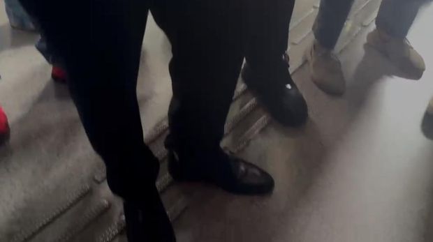 Gelang Detektor di Kaki Nadiem