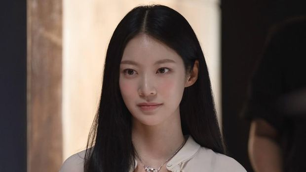 Gong Seung Yeon dalam drama Korea Perfect Crown