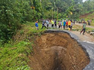 Jalan di Limapuluh Kota Amblas, DPRD Minta Pemda Ambil Langkah Cepat