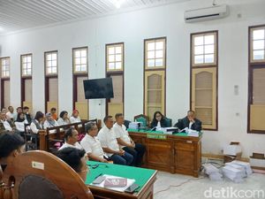 4 Terdakwa Kasus Jual Beli Aset BUMN ke Citra Land Dituntut 1,5 Tahun Penjara